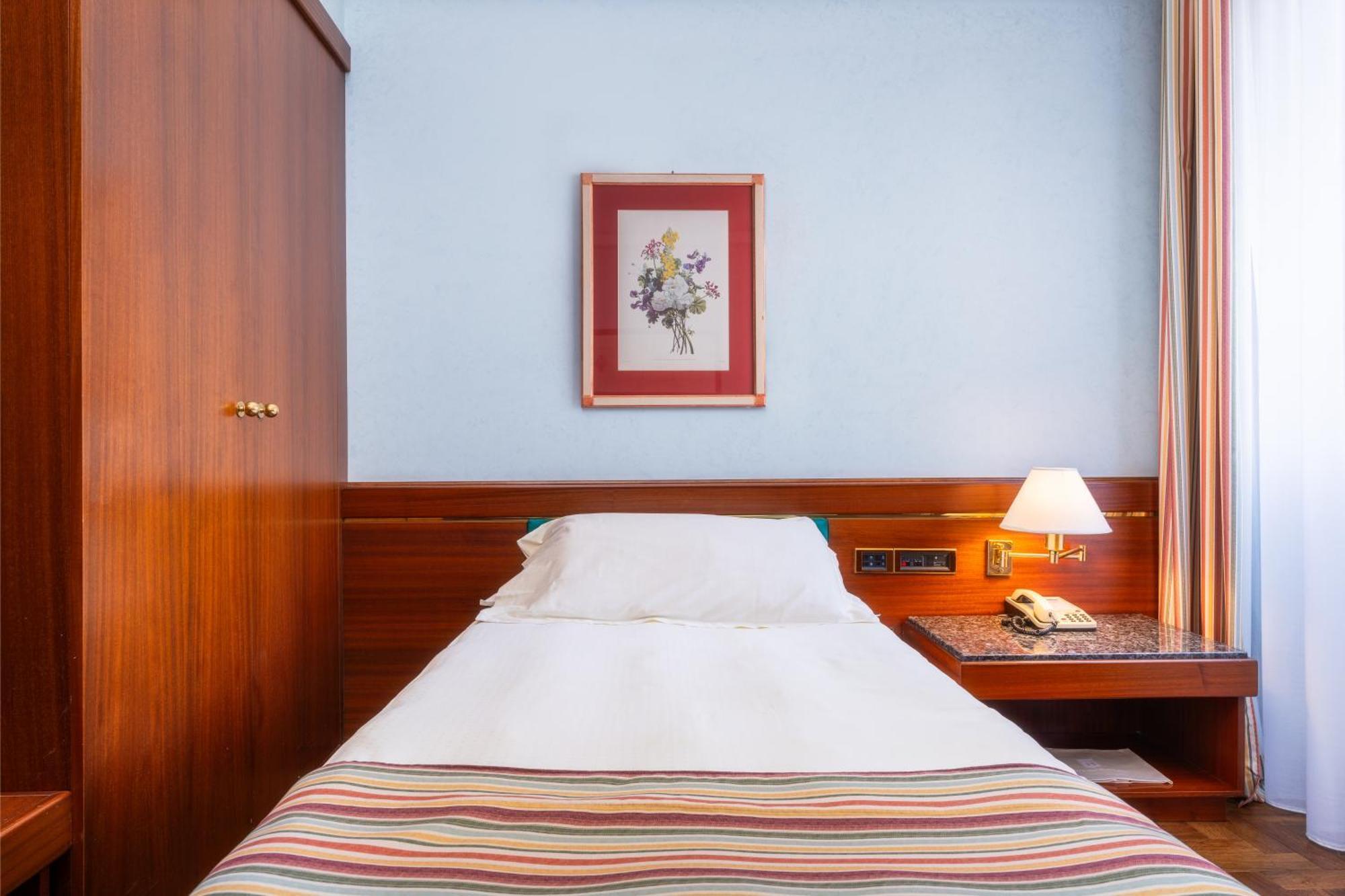 Hotel Crivi'S Милан Экстерьер фото